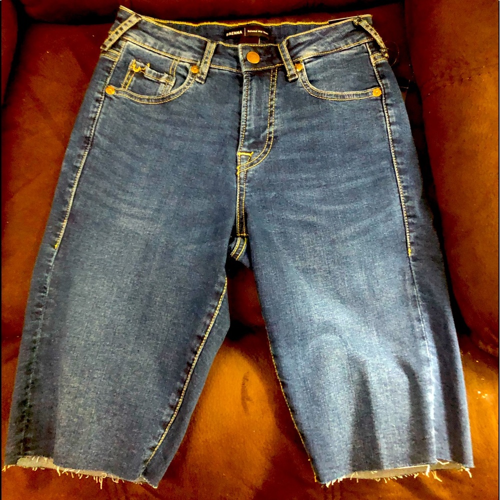 NEW WITN TAGS TRU RELIGION BRENNA DENIM RELAXED MID RISE BERMUDA SHORT